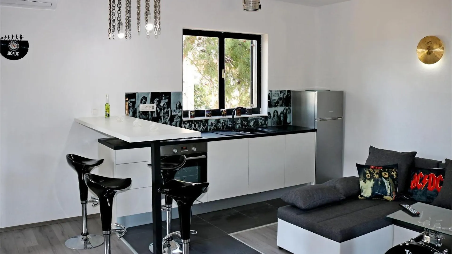 4 Bedroom Stunning Home In Privlaka