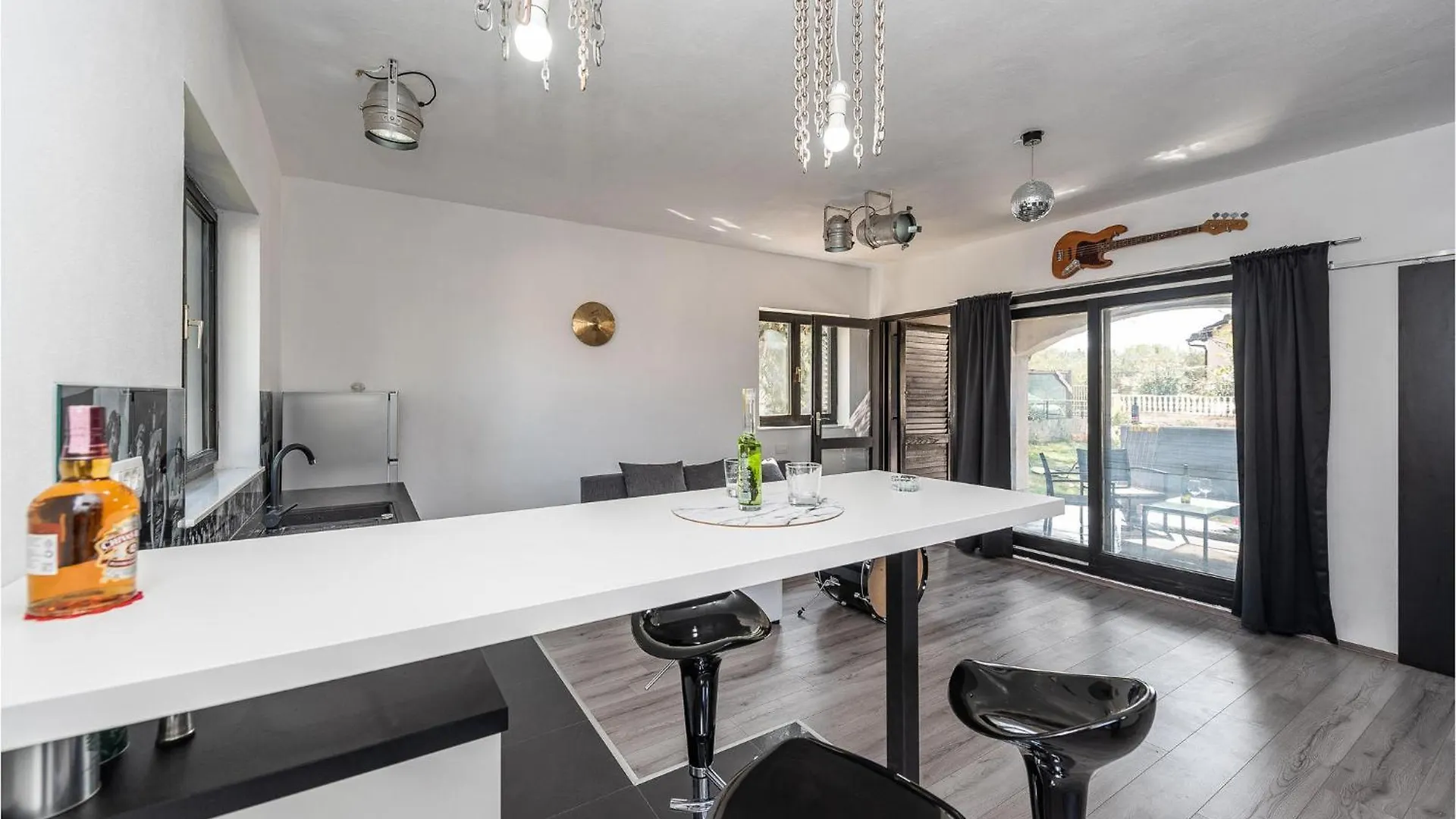 4 Bedroom Stunning Home In Privlaka